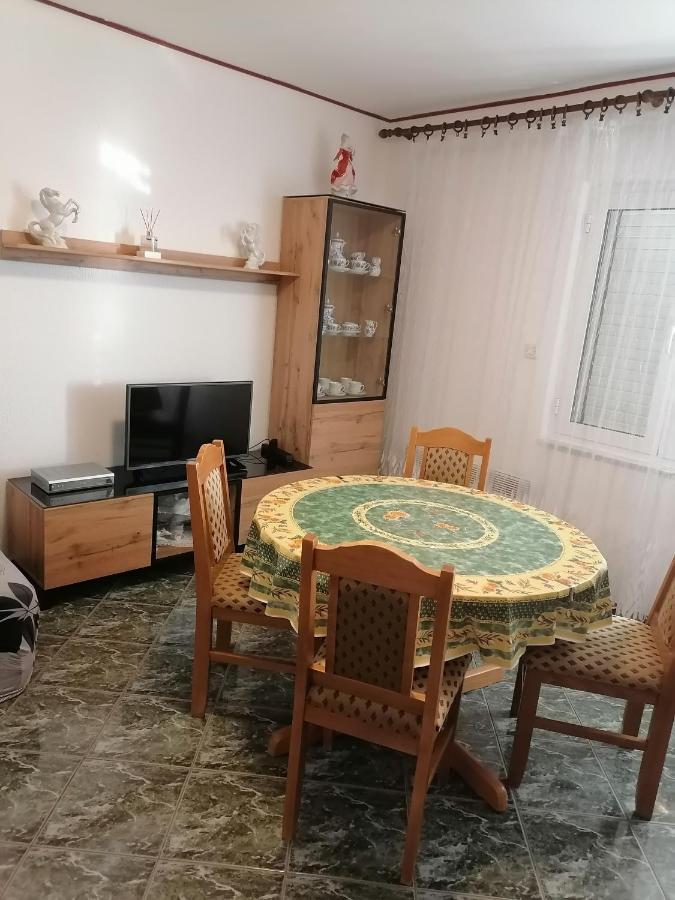 Apartmani Andelo I Ruzica Mundanije Extérieur photo