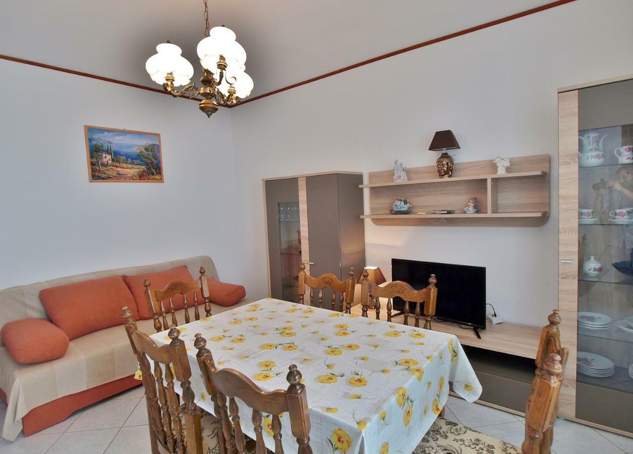 Apartmani Andelo I Ruzica Mundanije Extérieur photo